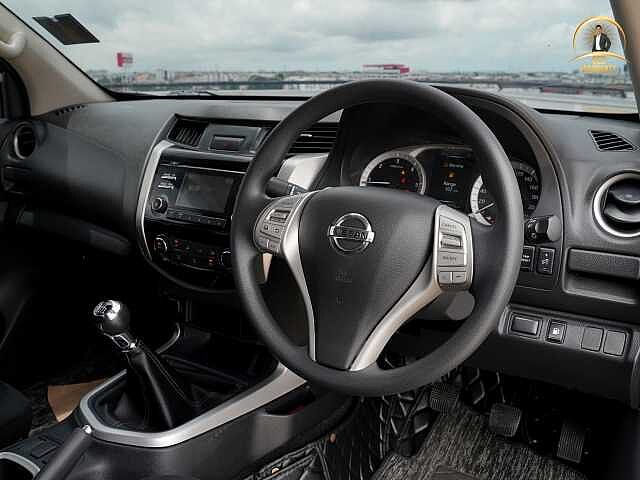 Nissan Navara 2.5D Turbo Calibre Blackedition 4ฒง 7795