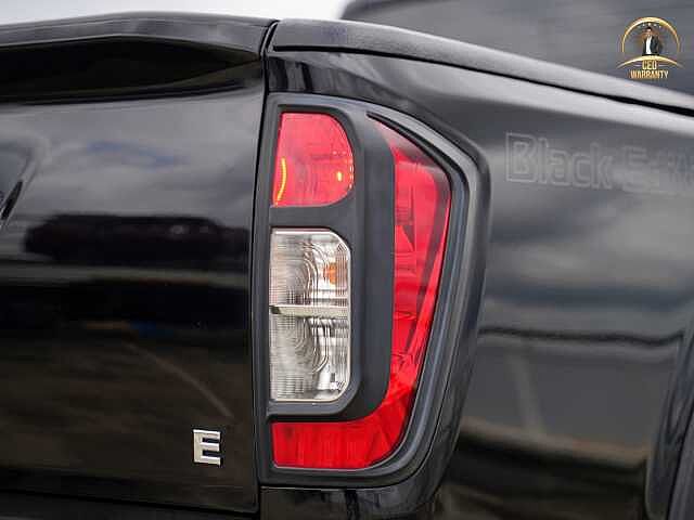 Nissan Navara 2.5D Turbo Calibre Blackedition 4ฒง 7795