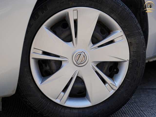 Nissan March 1.2 E 8กภ 6768