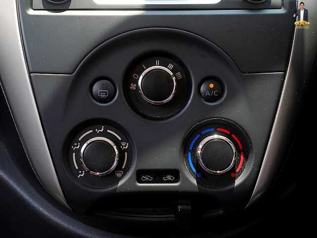 Nissan Almera 1.2 E Sportech 6กศ 2522